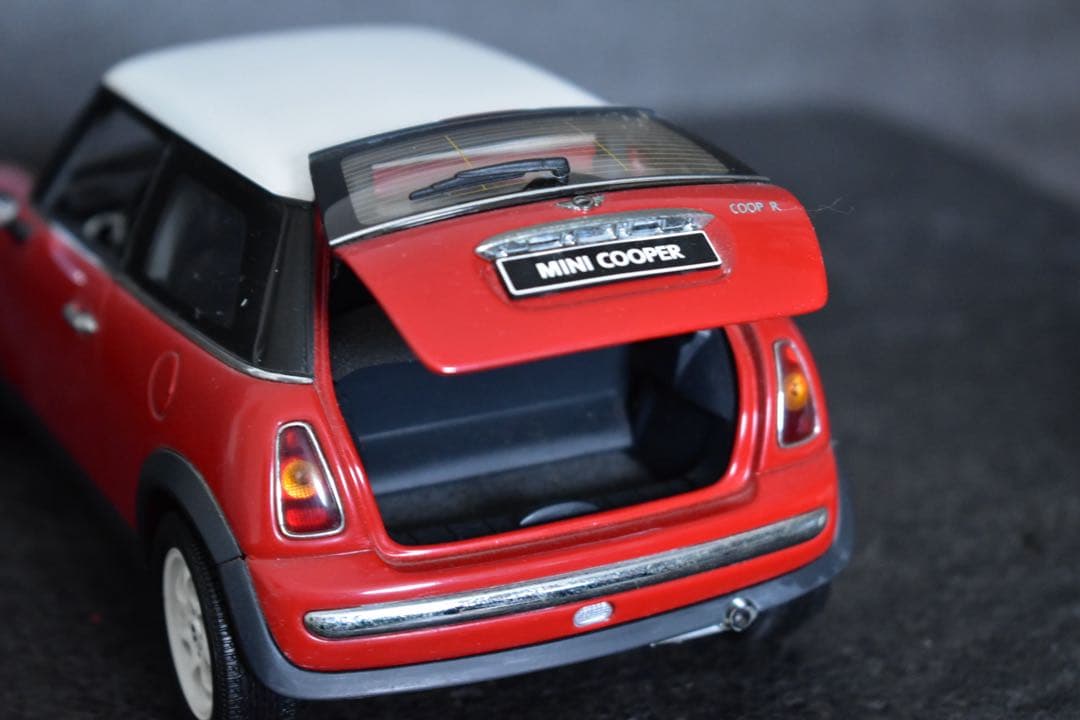 [絶版] 1/18 オートアート ミニクーパー ミニカー エンジン再現
