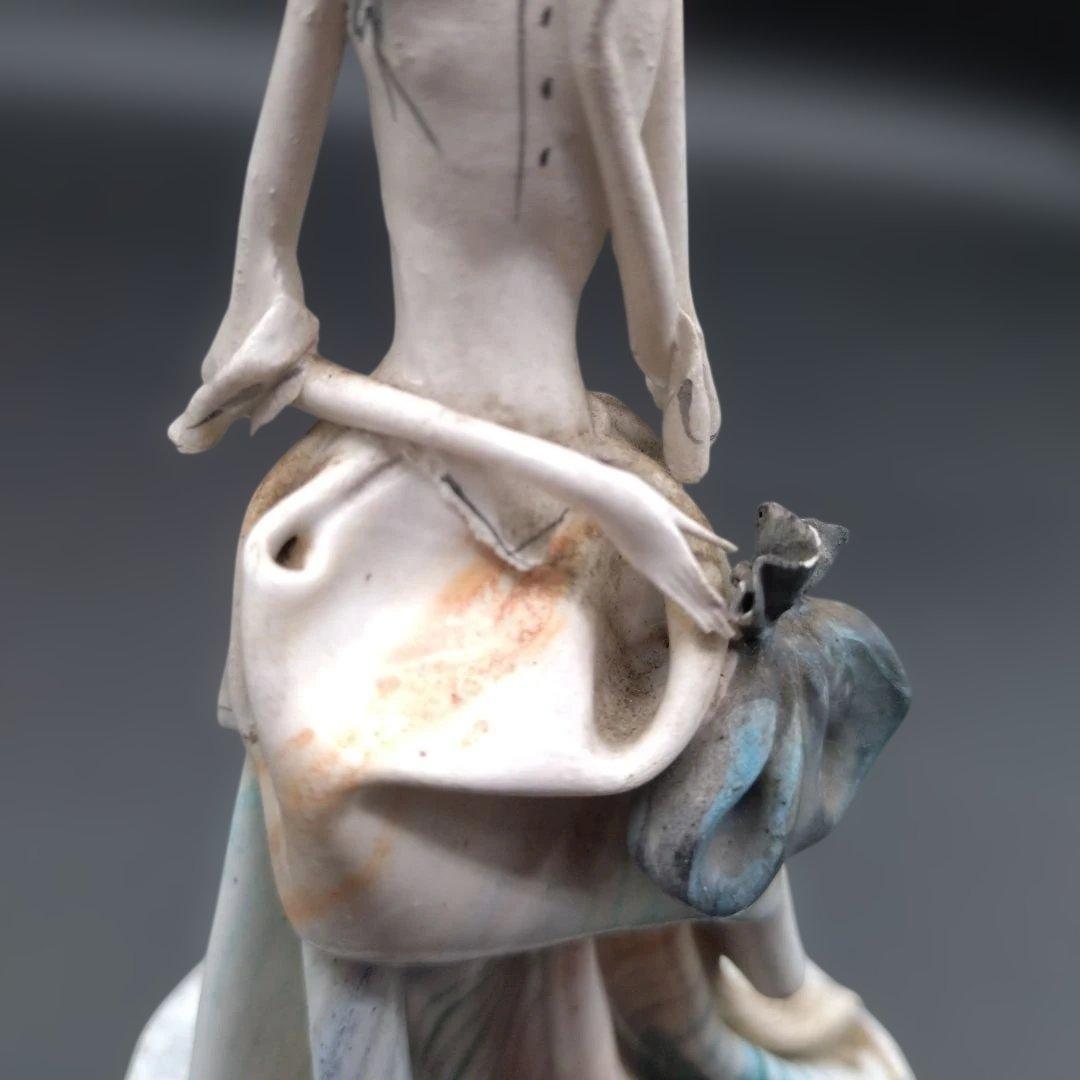 ドルスバラード　イタリア製　アンティーク風女性像 陶器製フィギュア