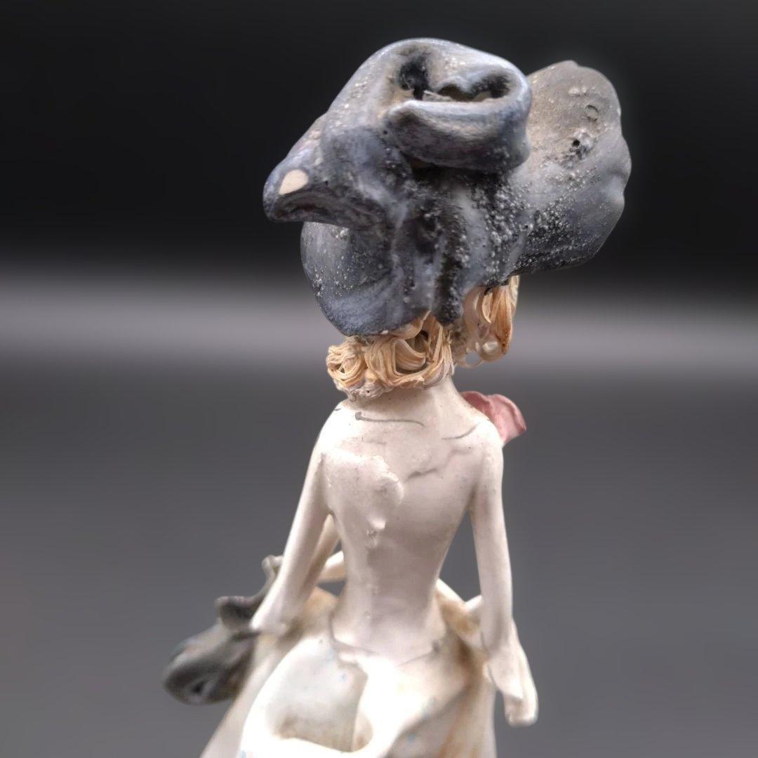 ドルスバラード　イタリア製　アンティーク風女性像 陶器製フィギュア