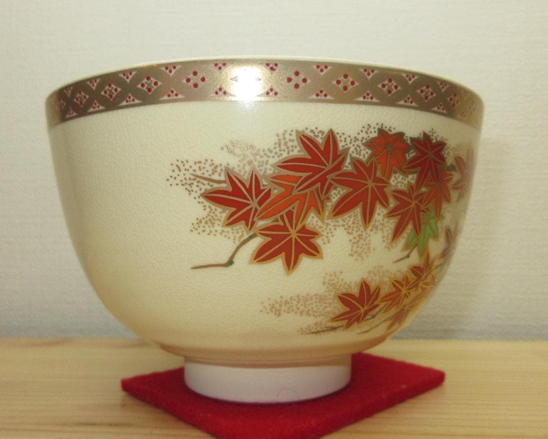 送料込【逢絢亭・新品】茶道具 茶碗 美濃焼 薩摩写 紅葉の図 宮地英香 紙箱入り