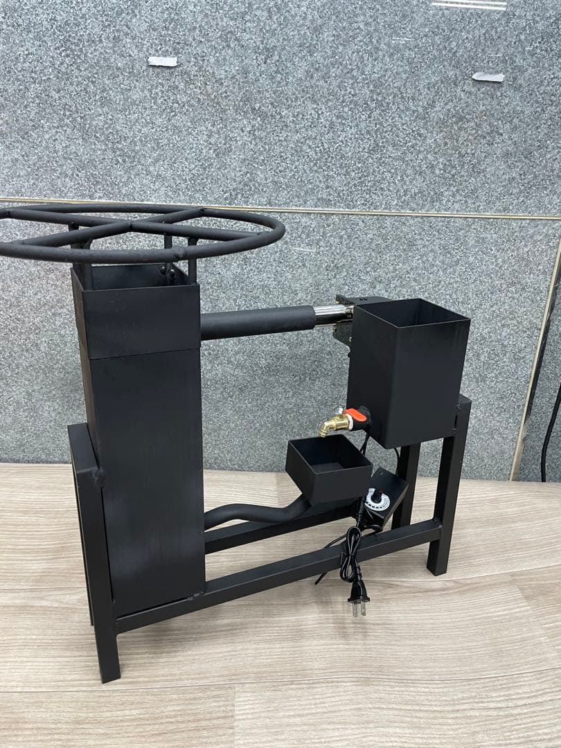 廃油ストーブ　送風機と五徳付き