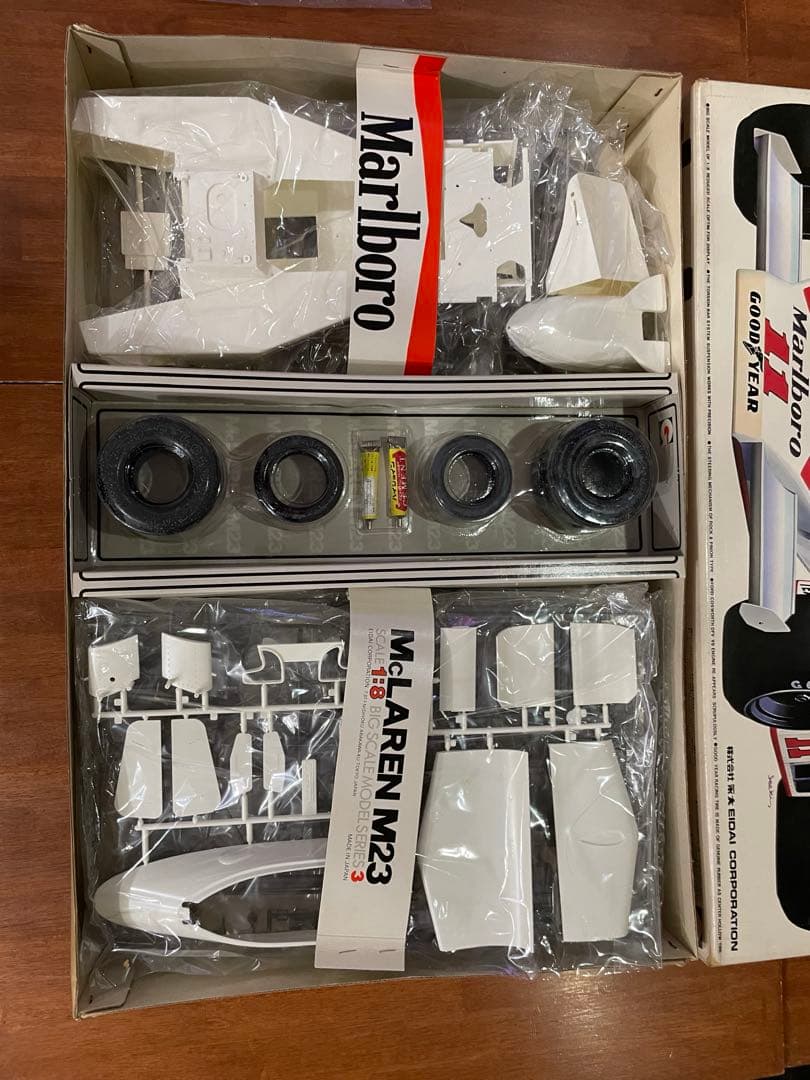 エイダイグリップ　マクラーレンm23 1/8スケール