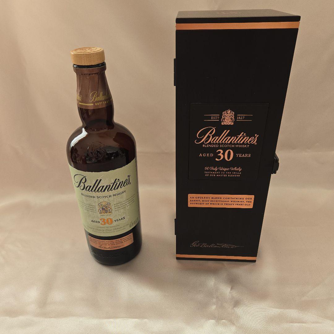 ウイスキーの空瓶空箱 セット ボヘミアンクリスタルデキャンタ付き