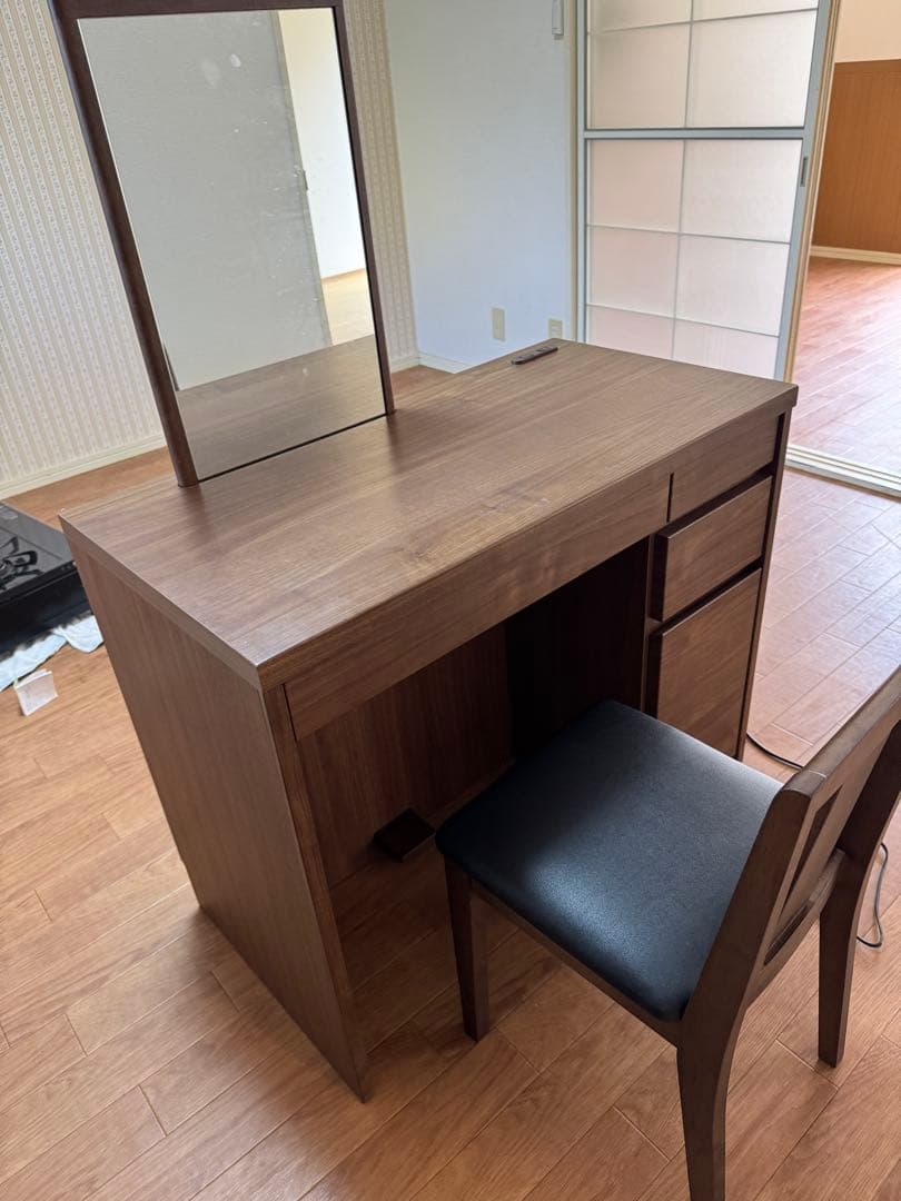 24時間限定　さらに値下げ中！　送料込み　ドレッサー、チェアセット