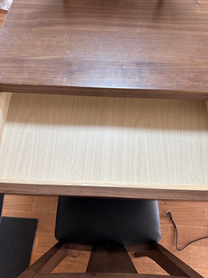 24時間限定　さらに値下げ中！　送料込み　ドレッサー、チェアセット