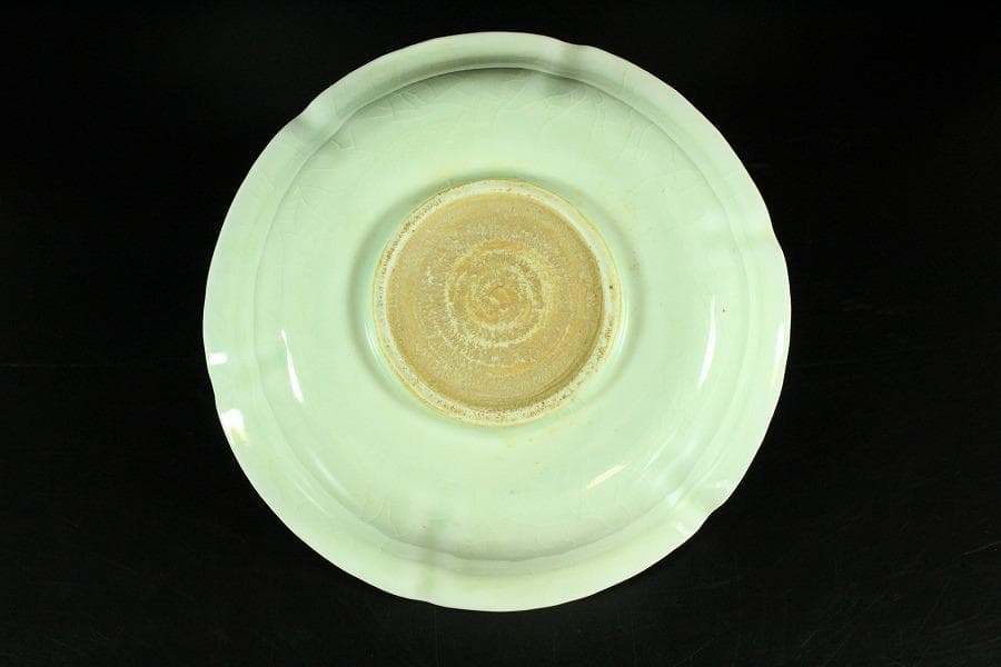 中国美術 白磁 刻草花紋 盤 φ16cm 影青(K-XA680)