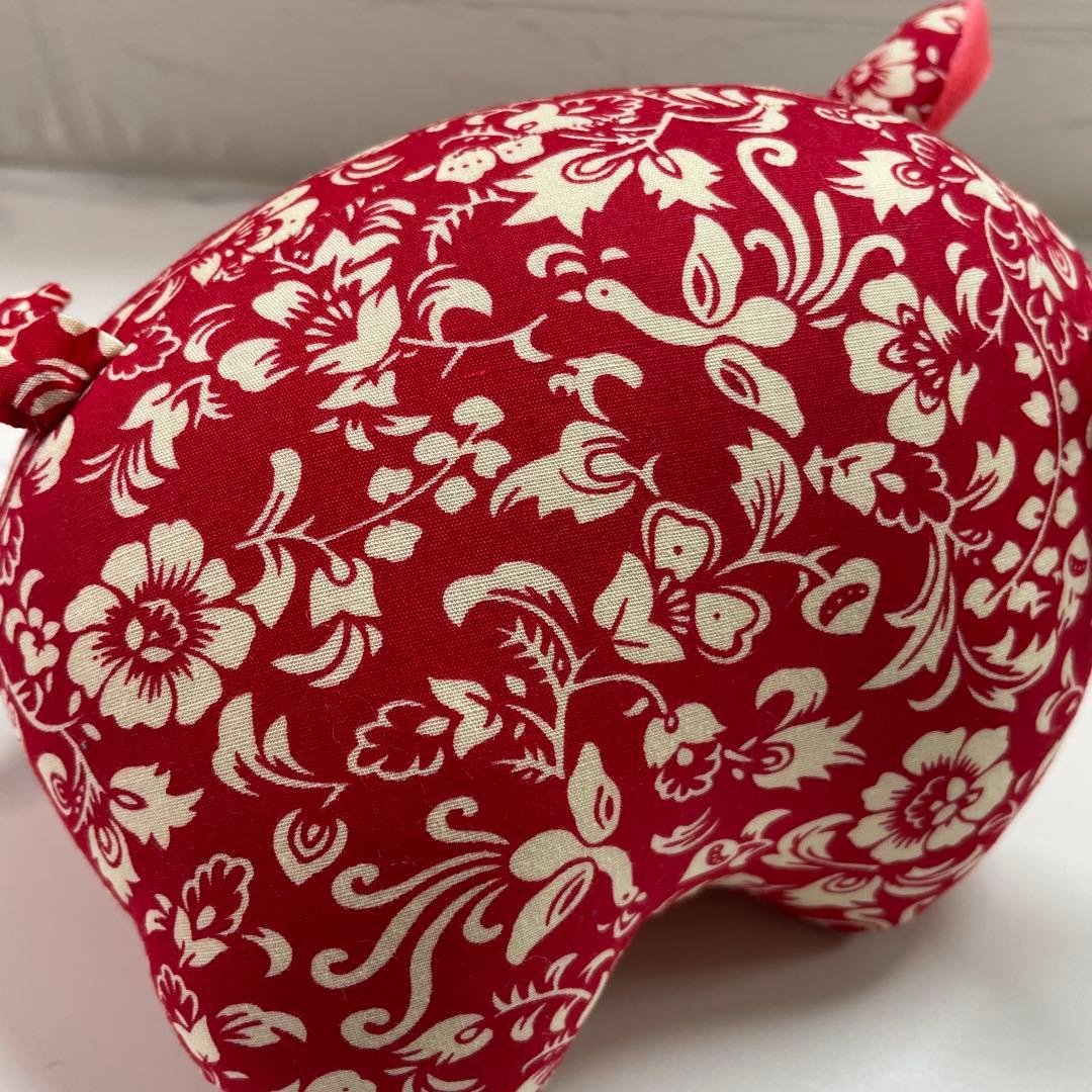 豚ぬいぐるみ　花柄　赤いブタ　総柄　布製　レア　アニマル　匿名配送