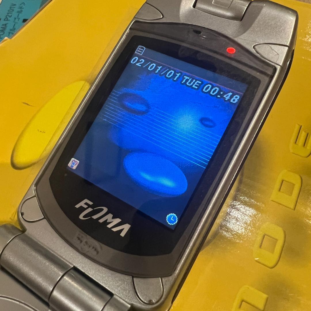 ドコモdocomoFOMAガラケーF2051シルバー未使用に近い付属品あり