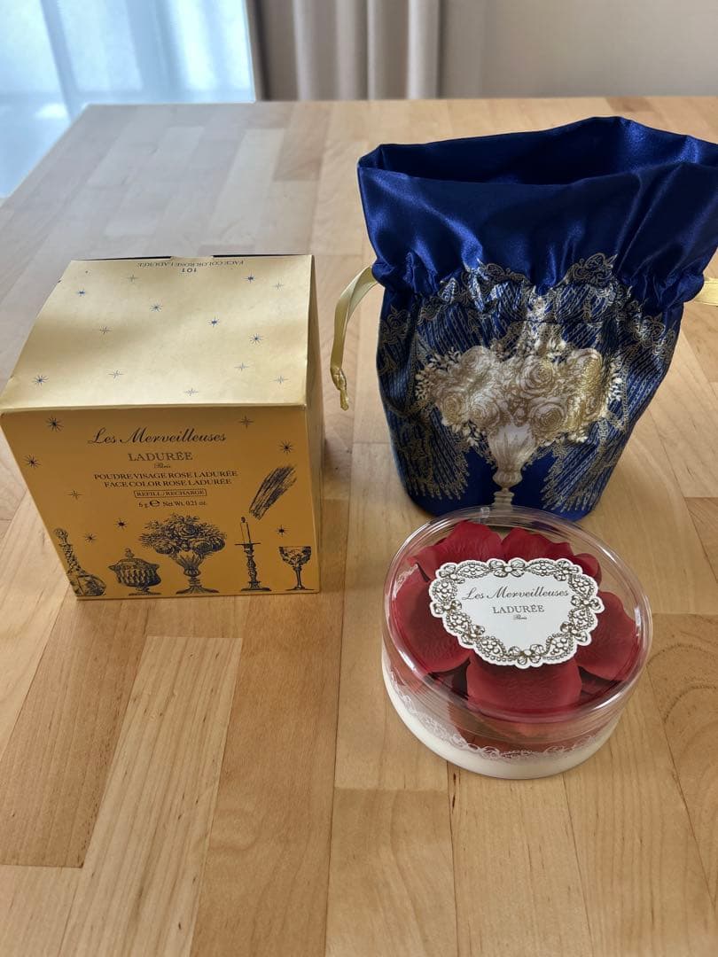 《限定品／新品／未使用》レ・メルヴェイユーズラデュレ チーク、ポット