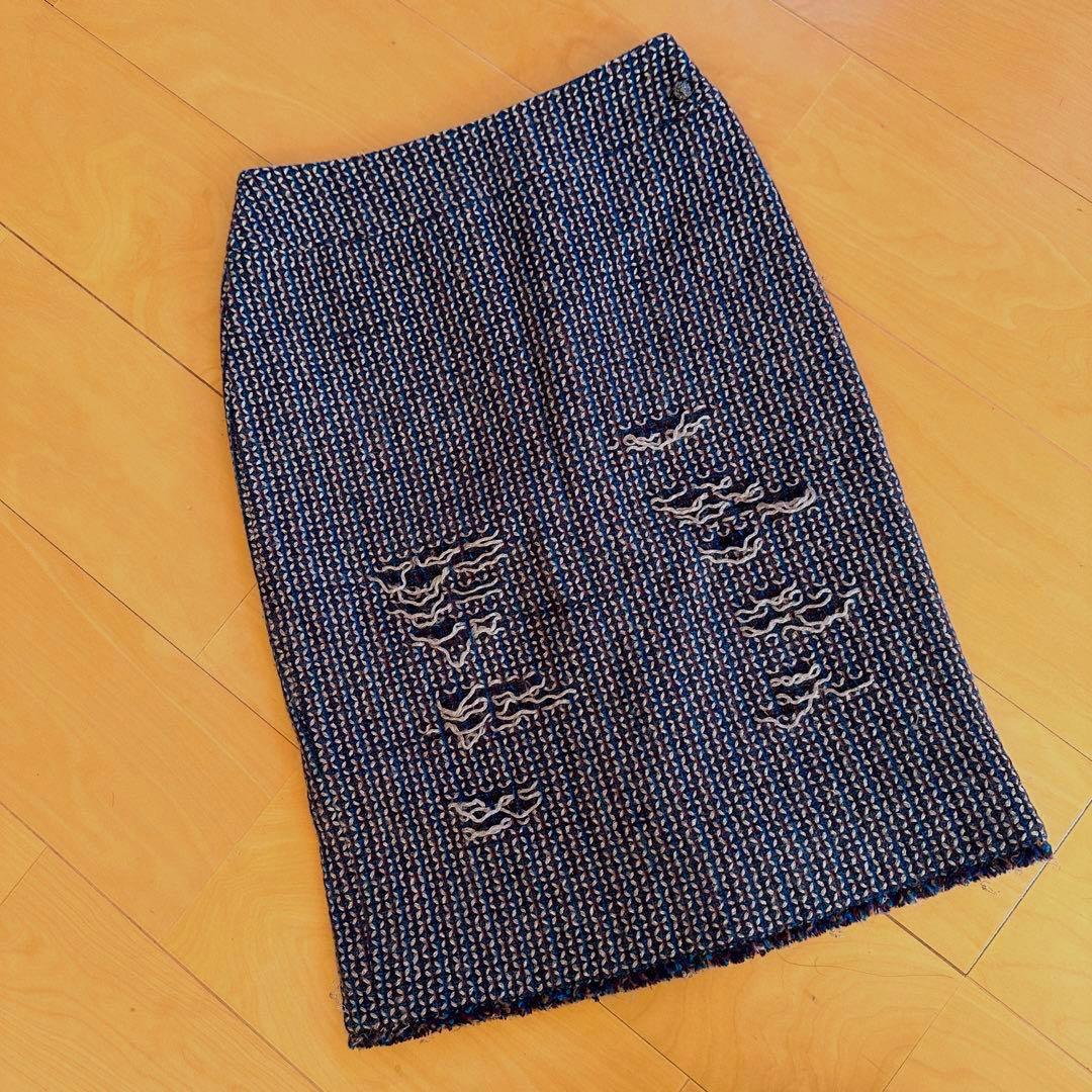 《美品》CHANEL ツイード　膝丈スカート　ウール　ライオン金具