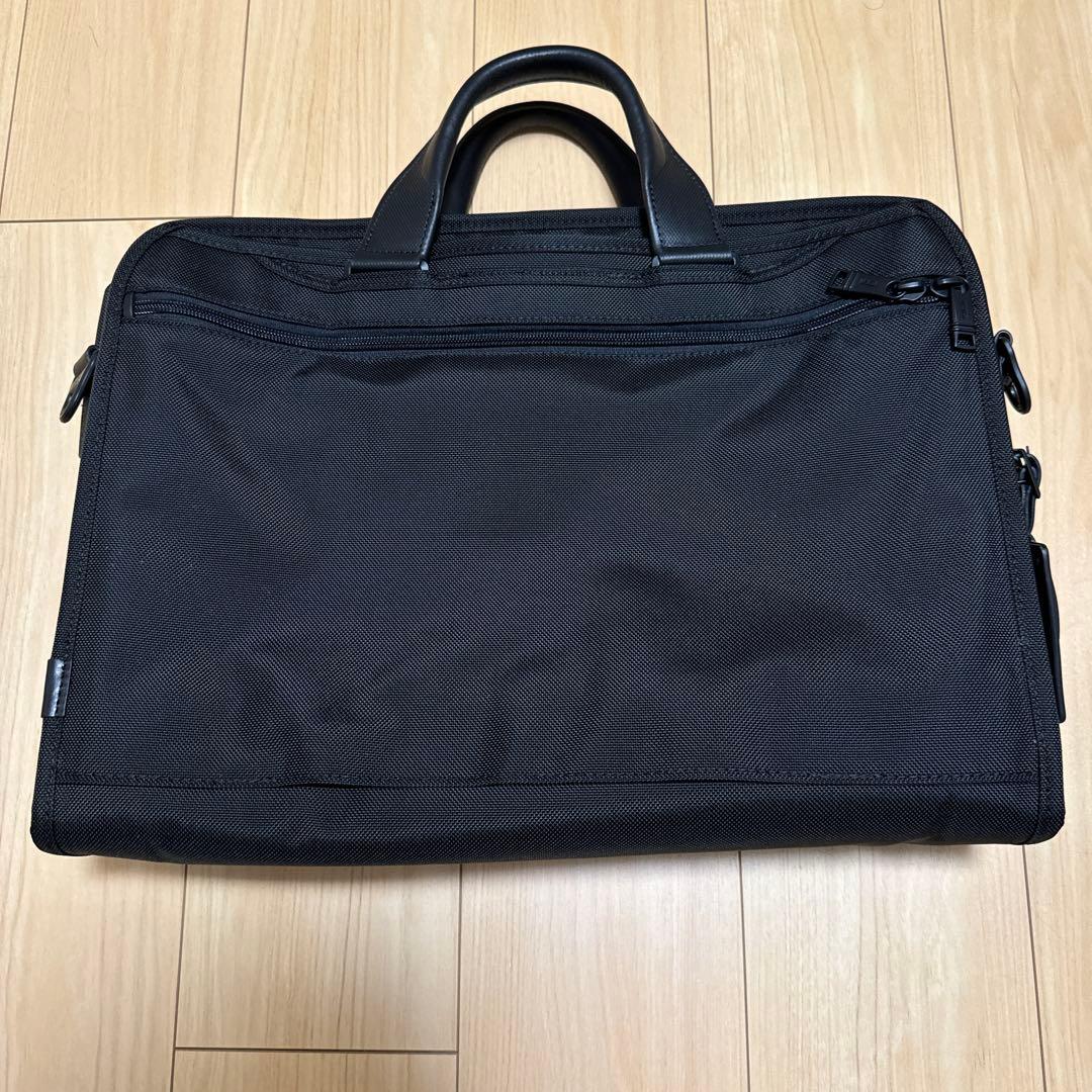 【週末限定値下】コンパクト・ラージ・スクリーン・ラップトップ・ブリーフ｜TUMI