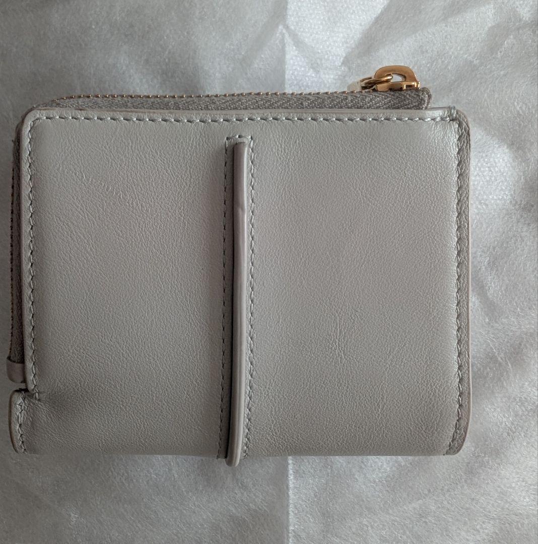 TOD'S 二つ折り財布 ライトグレー