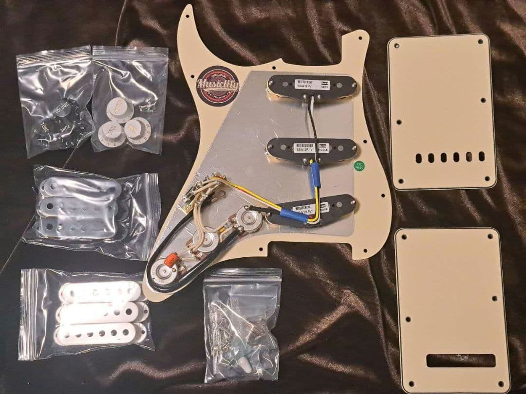 ストラトキャスターSSSアセンブリ Fenderストラトクラシック60年代復刻