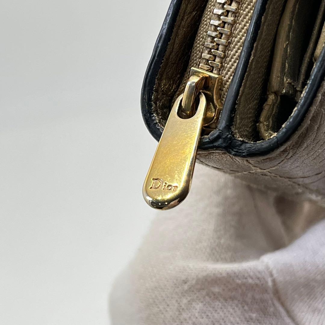 【美品】クリスチャンディオール 二つ折り財布 カナージュ ロゴ金具 レザー
