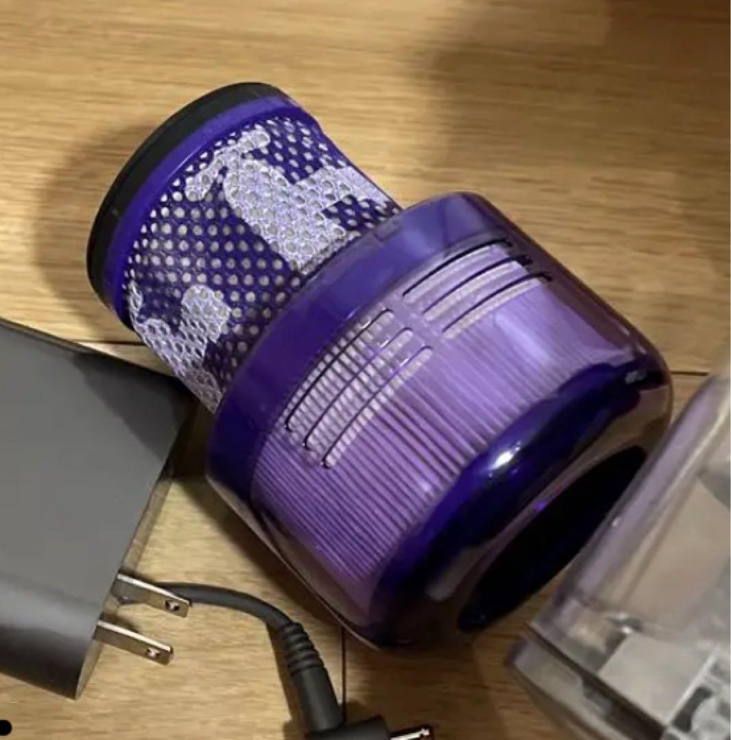 Dyson掃除機　充電器付き　SV18 未使用のフィルター付き