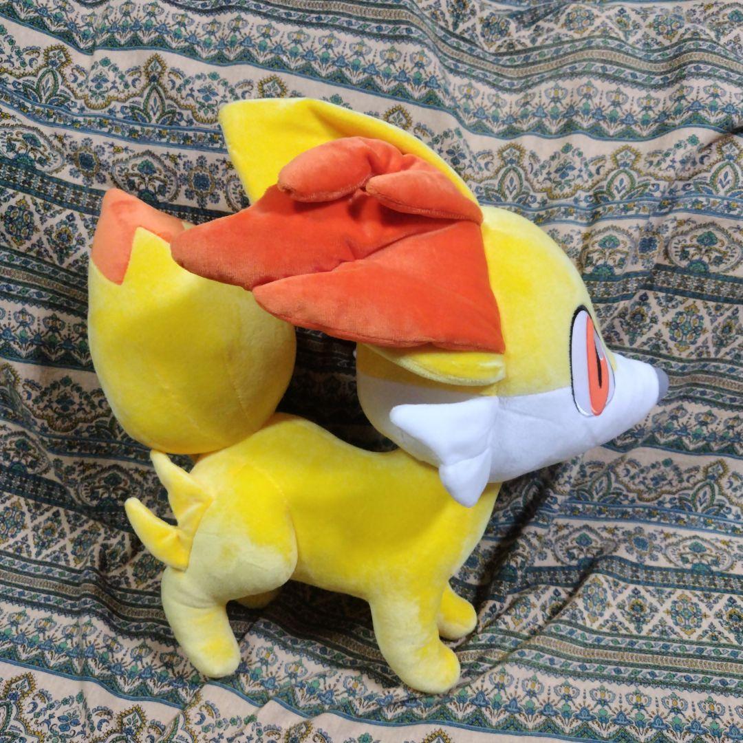 ポケモンセンター　等身大フォッコ