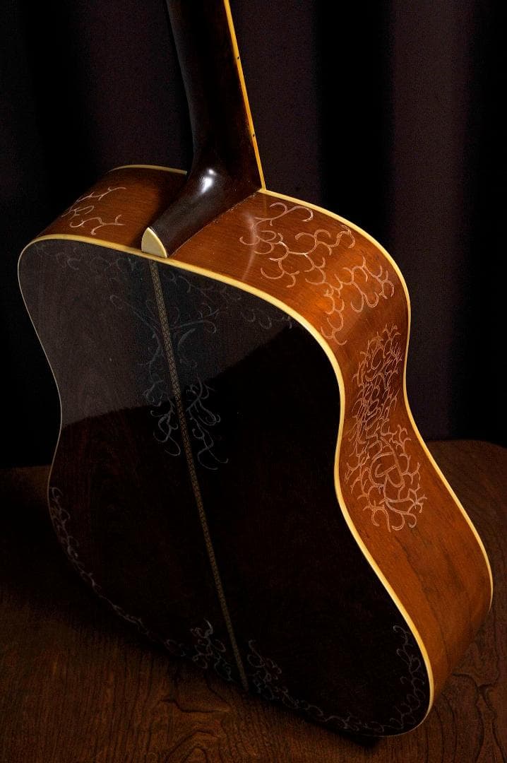 ★Ｋ.COUNTRY Dシリーズがもつ華やかな場面の演出【彫刻装飾ギター】