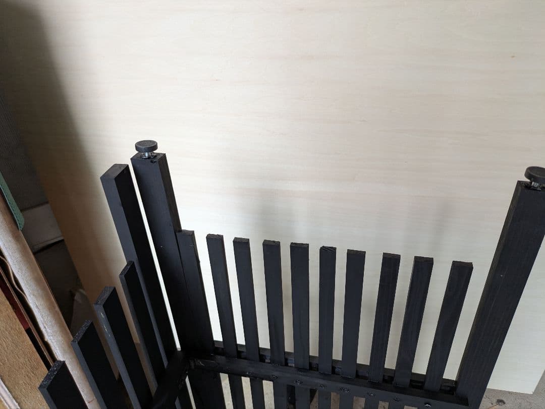 木製室外機カバー 鉄製にしか見えない黒