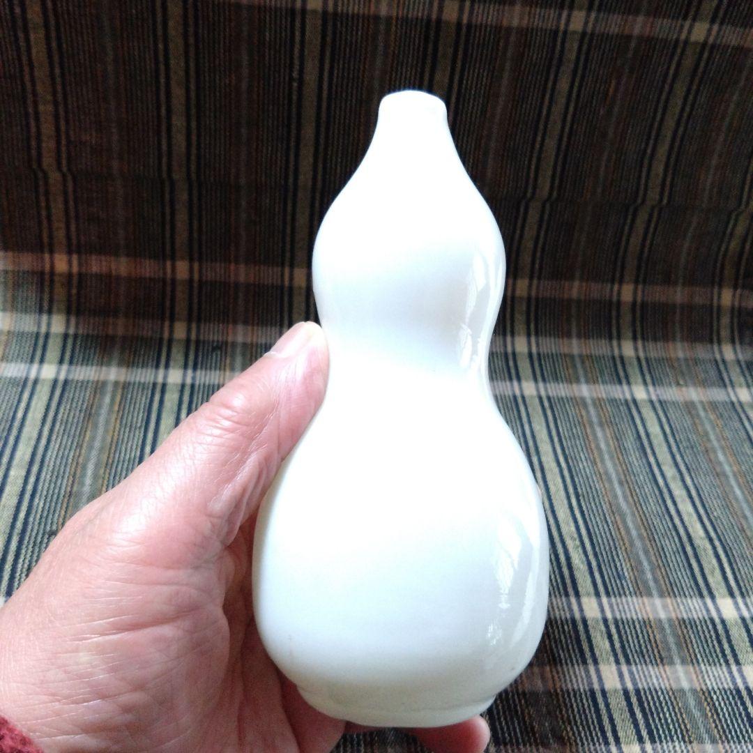 乳白色瓢形ガラス徳利