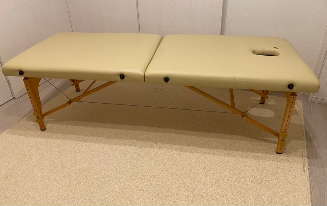 折りたたみ式　マッサージベッド、胸当て、フェイスマットのセット