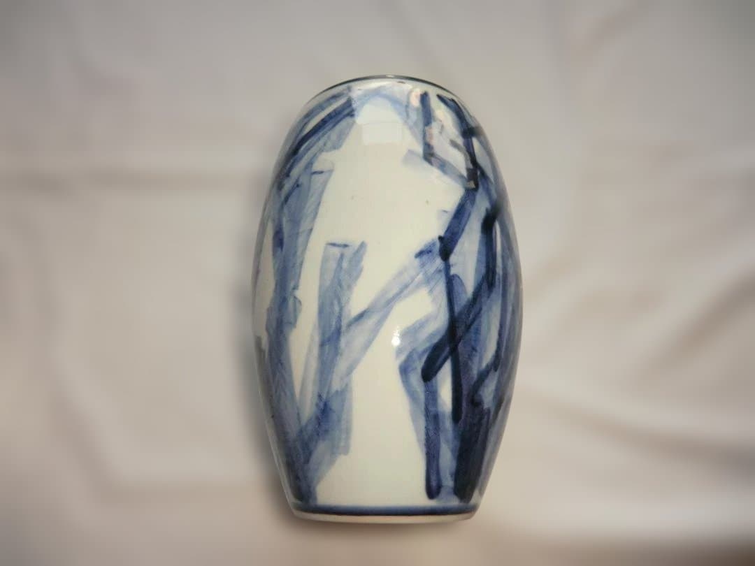 青と白の抽象デザインの陶器花瓶　松風栄一　木箱付き　京焼　染付　昭和