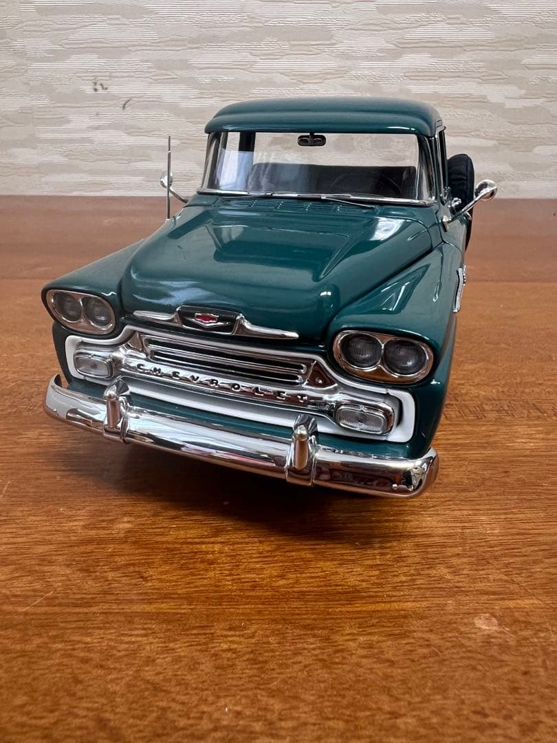 No197 ミニカー1/24 CHEVROLET APACHE PICKUP