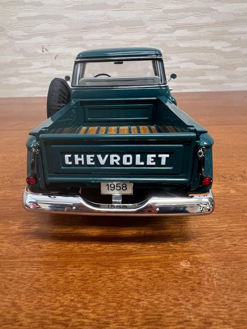 No197 ミニカー1/24 CHEVROLET APACHE PICKUP