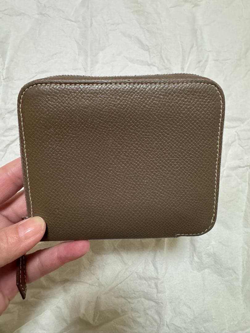 ほくろ　エルメス　シルクインコンパクト　エトゥープ