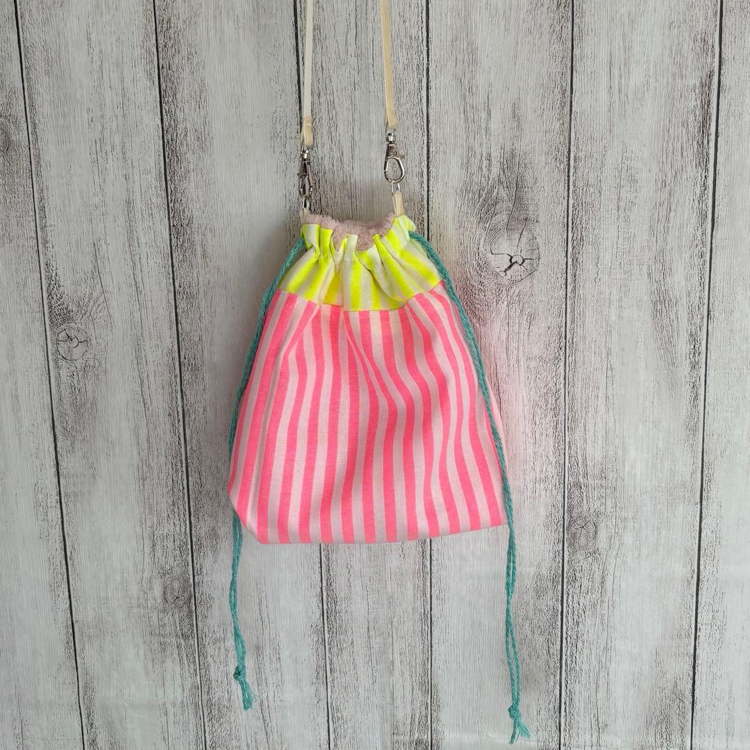 フクモモ仲良し巾着ポーチ　蛍光ストライプ①