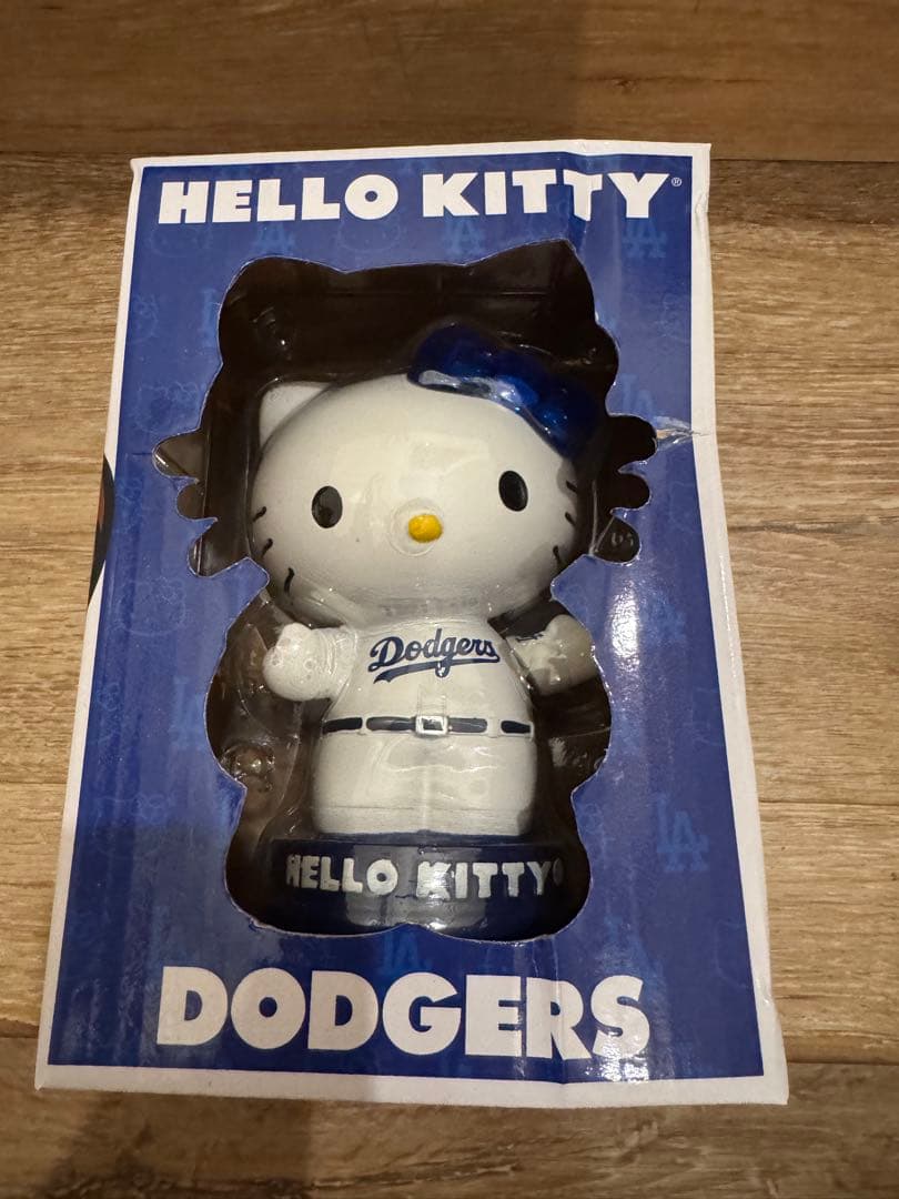 訳あり　ハローキティ　ボブルヘッド　ドジャース　ロサンゼルス　来場者限定　新品