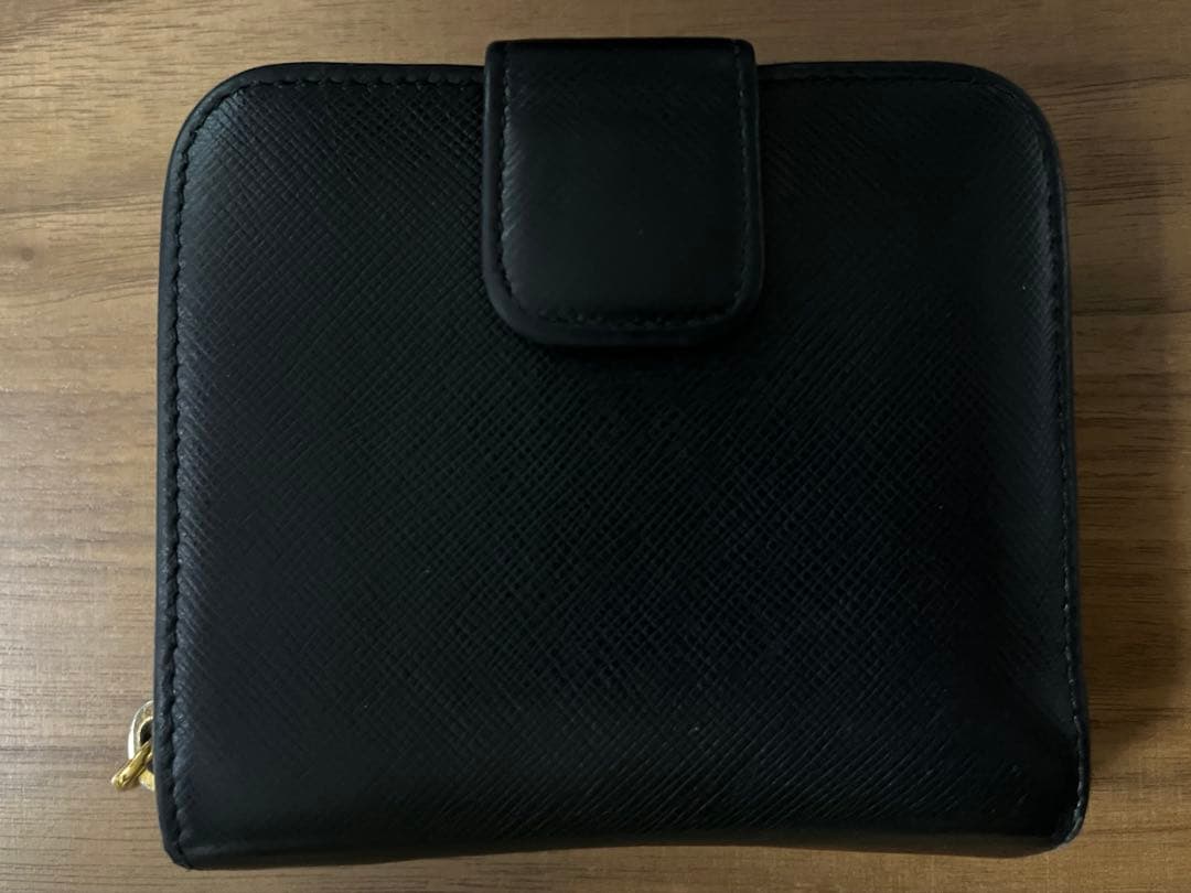 PRADA ブラック　レザー 二つ折り財布　サフィアーノ