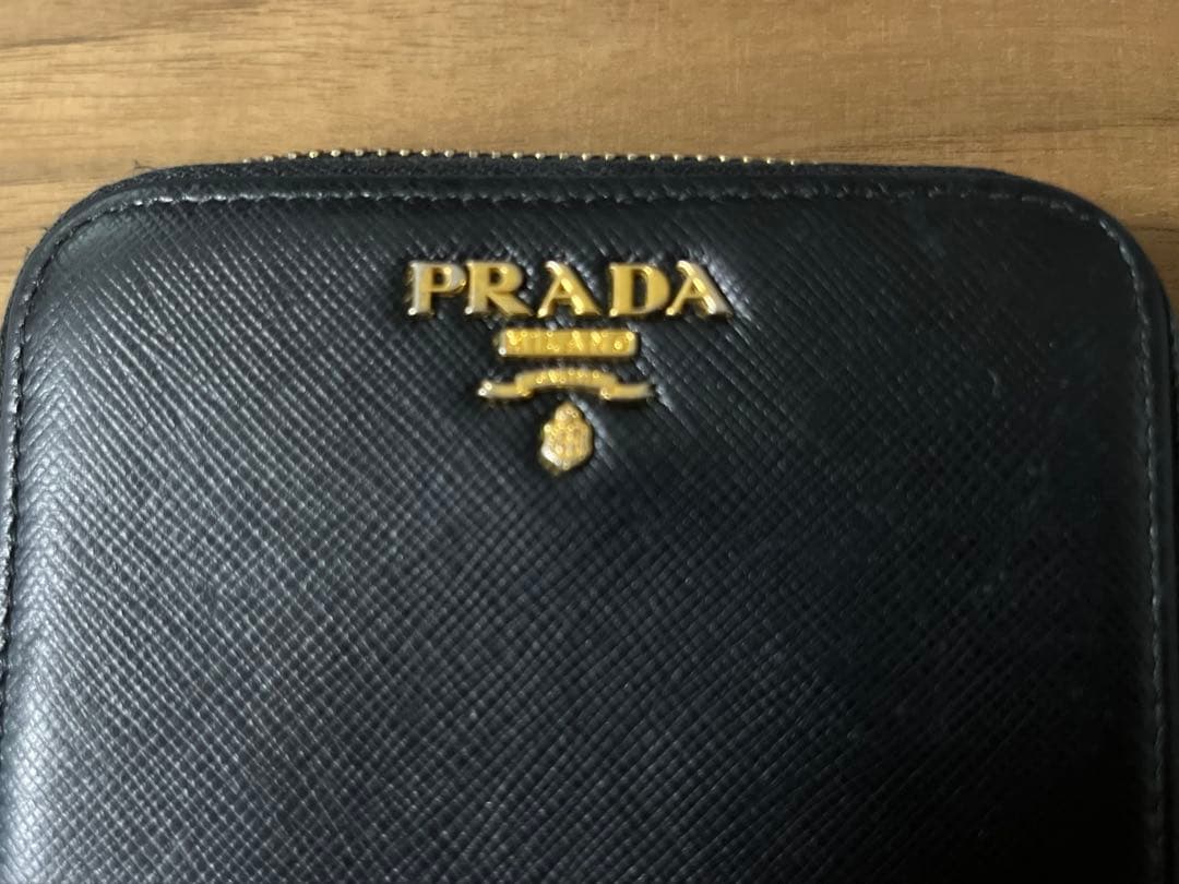 PRADA ブラック　レザー 二つ折り財布　サフィアーノ