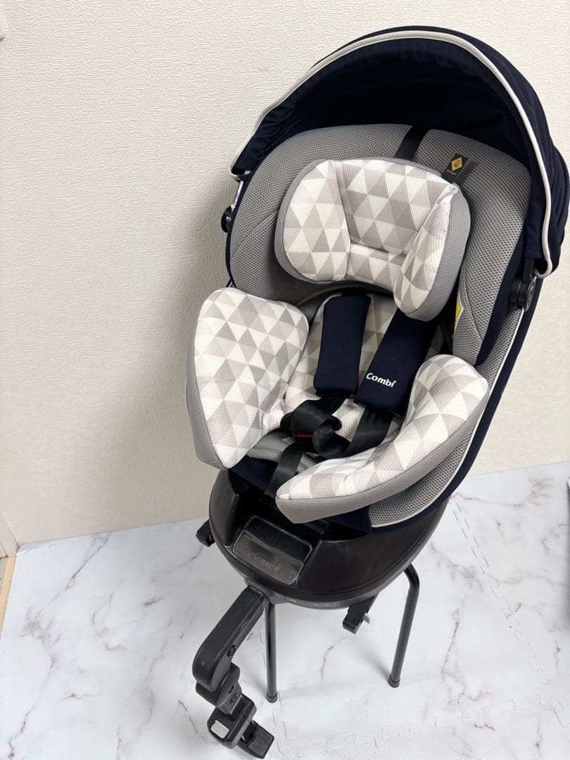 美品　コンビ　クルムーヴスマート　ISOFIX エッグショック　紺　回転式