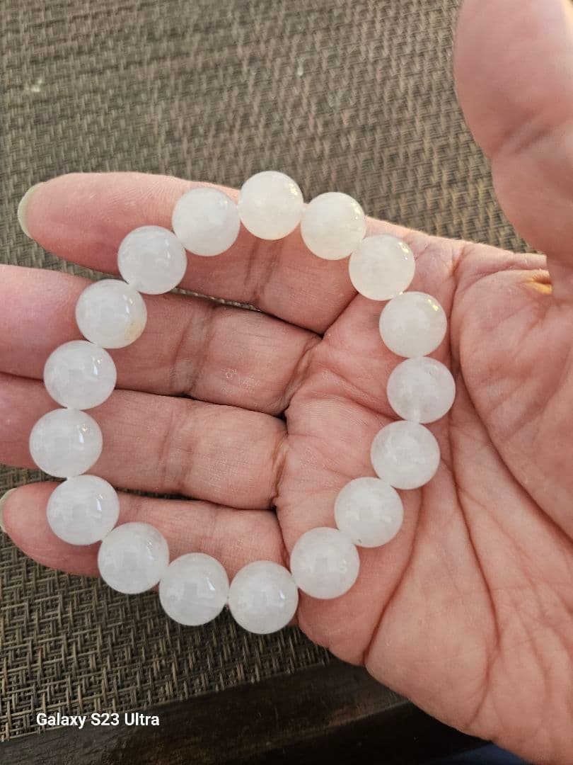 乙女鉱山産　乙女水晶１２mm１７玉ブレスレット