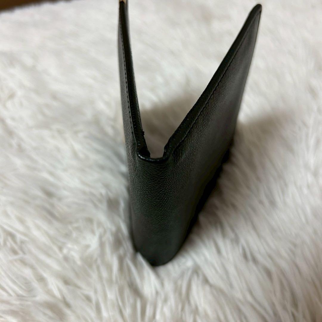 イヴサンローラン 二つ折り財布　ロゴ型押し ブラック