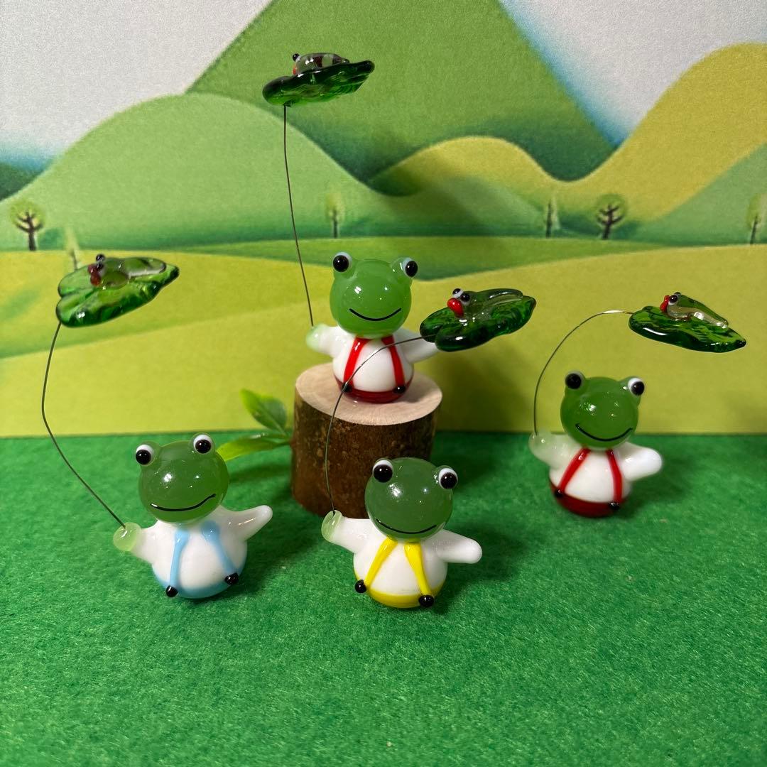 雨宿りカエル　ガラス細工　ミニチュア