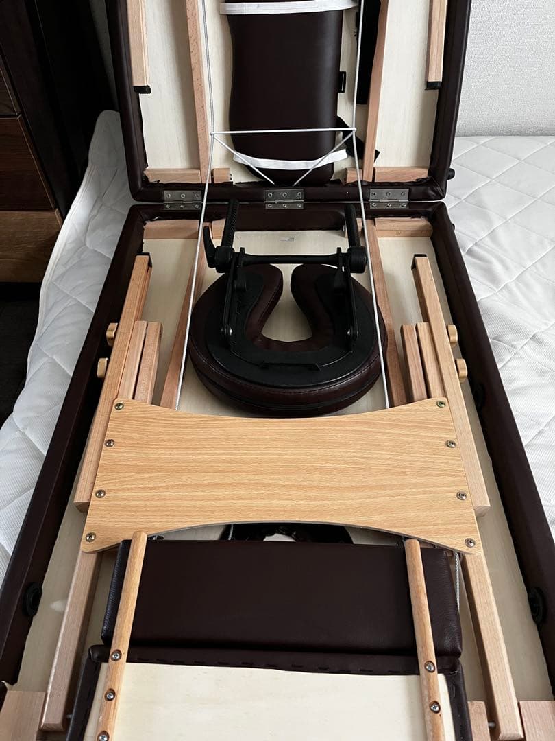 折りたたみマッサージ用施術ベッド