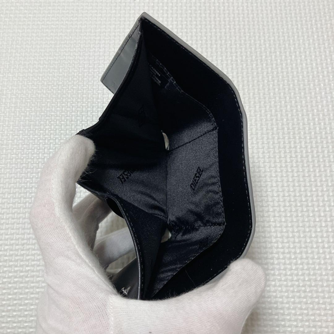 未使用　DIESELディーゼル　「D」ロゴ 三つ折り財布　シルバー　箱付き