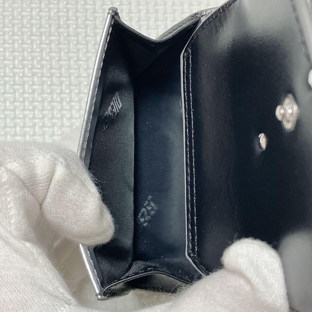 未使用　DIESELディーゼル　「D」ロゴ 三つ折り財布　シルバー　箱付き