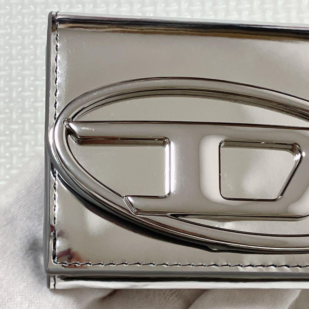 未使用　DIESELディーゼル　「D」ロゴ 三つ折り財布　シルバー　箱付き