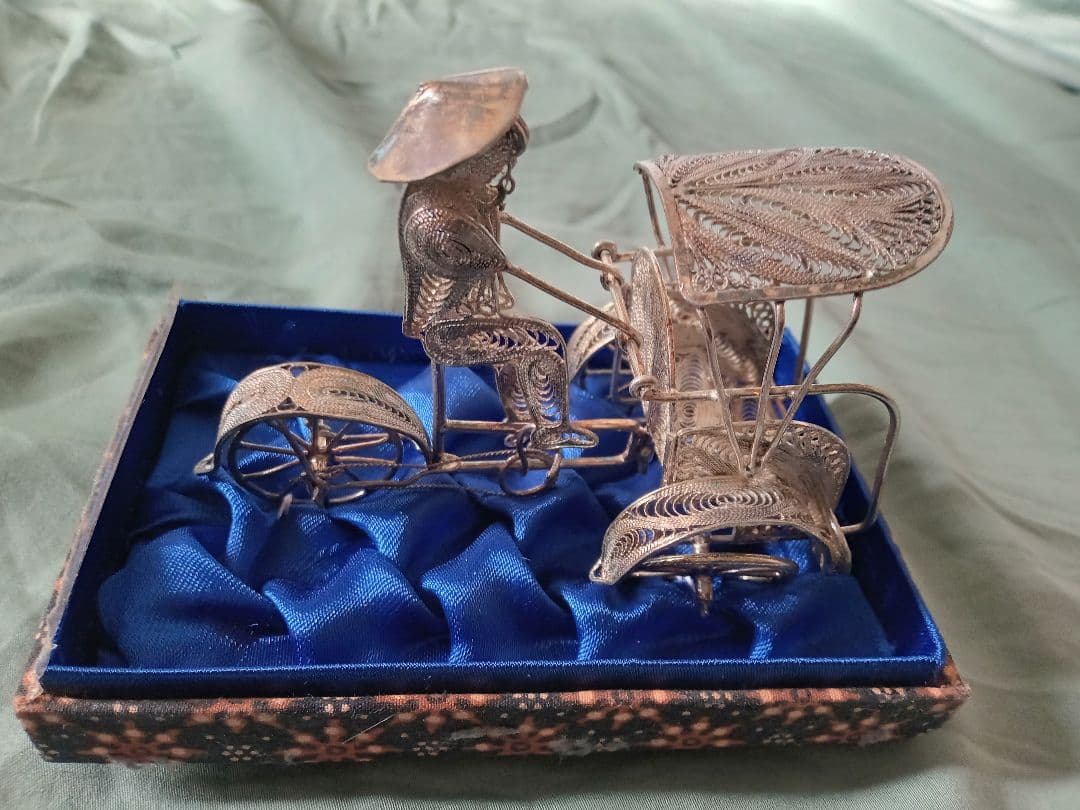 ベチャ　自転車タクシー　アンティーク　シルバー　モチーフ