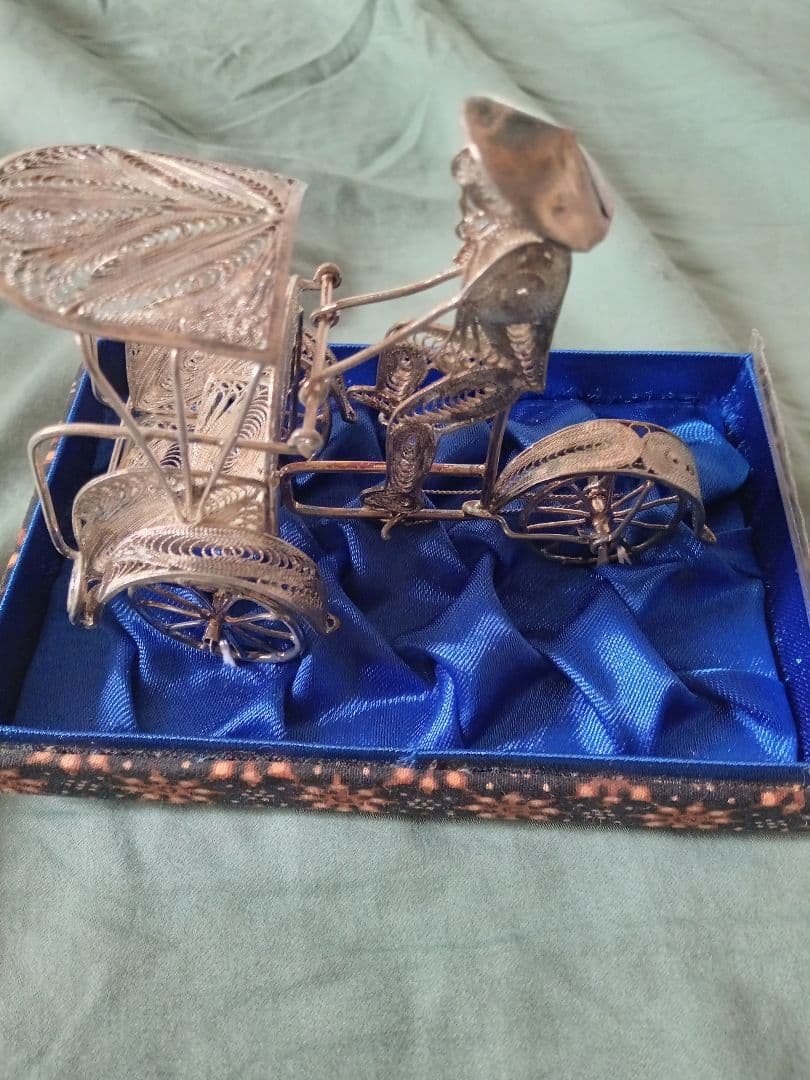 ベチャ　自転車タクシー　アンティーク　シルバー　モチーフ