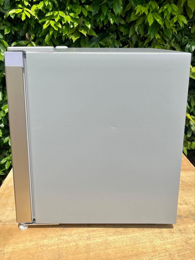 アイリスオーヤマ コンパクト冷凍庫 31リットル　2024年