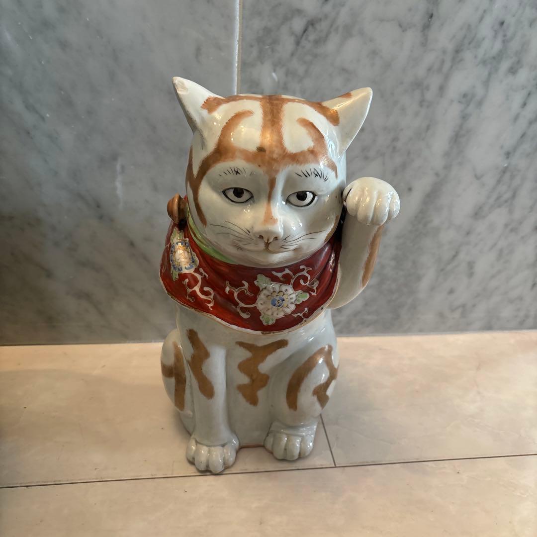 むち様アンティーク九谷焼妖艶な瞳や九谷焼独特の金彩や色彩が美しい存在感抜群招き猫