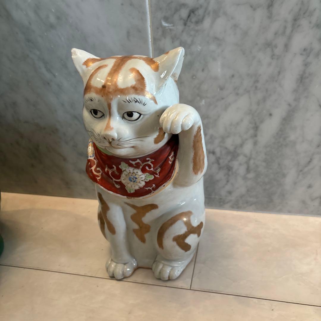 むち様アンティーク九谷焼妖艶な瞳や九谷焼独特の金彩や色彩が美しい存在感抜群招き猫