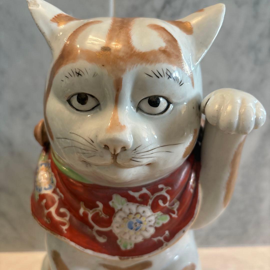 むち様アンティーク九谷焼妖艶な瞳や九谷焼独特の金彩や色彩が美しい存在感抜群招き猫