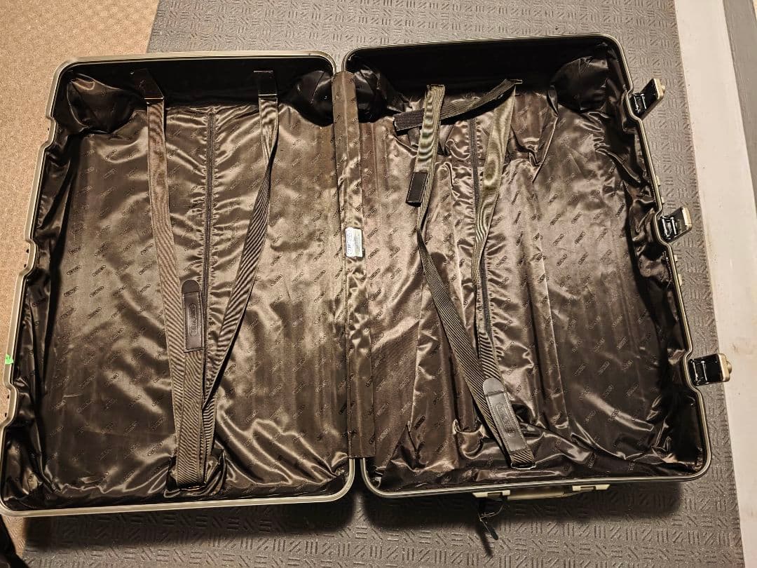 RIMOWAリモワトパーズ チタニウム82L　92073