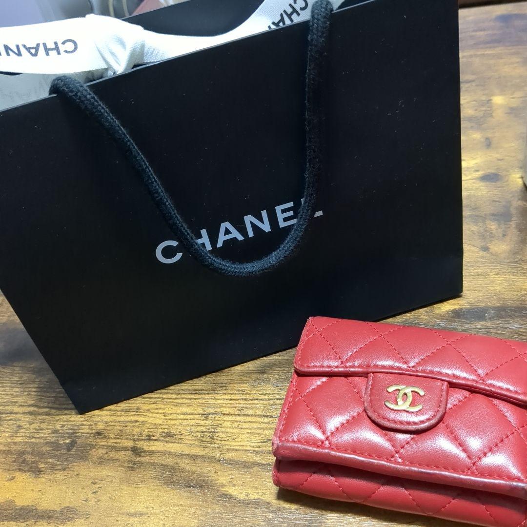 CHANEL キルティングレッド三つ折り財布