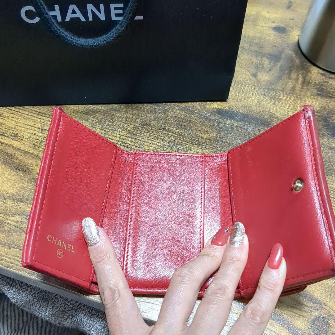 CHANEL キルティングレッド三つ折り財布