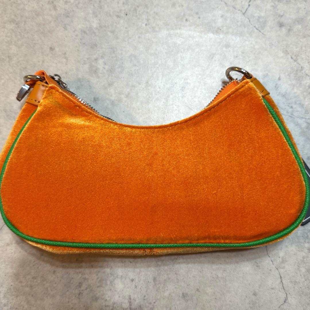 【新品未使用タグ付き】Von Dutch ベロア ロゴショルダーバッグ オレンジ